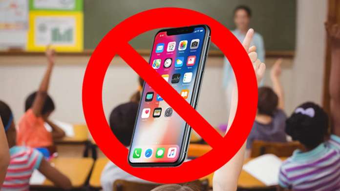 Smartphone Ban in School; मोबाइल फोन पर पाबंदी :स्कूल में स्मार्टफोन ले जाना बंद Smartphone Ban in School; मोबाइल फोन पर पाबंदी :स्कूल में स्मार्टफोन ले जाना बंद
