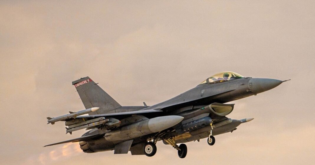 F-16 फाइटर जेट